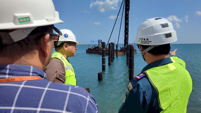 Kejari Selayar Lakukan Monev Proyek Replacement Fasilitas Pelabuhan Rauf Rahman