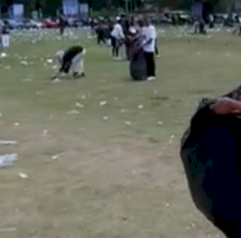 Pasca Pelaksanaan TSM Day, Panitia Pelaksana Bersihkan Sampah di Lapangan Andi Makkasau