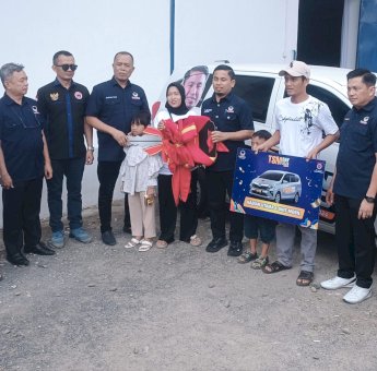 Warga Bahagia dan Terharu Menangkan Mobil Undian Jalan Sehat TSM Day, Doakan Tasming Hamid Terpilih Jadi Wali Kota Parepare