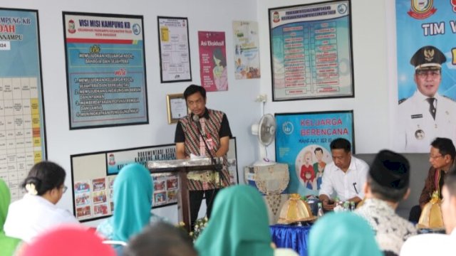 Pj Sekda Makassar, Firman Hamid Pagarra saat menyambut tim verifikasi kampung KB Berkualitas di Kampung KB Nusa Indah, Kecamatan Tallo, Kamis (30/5/2024). (Foto: Istimewa)