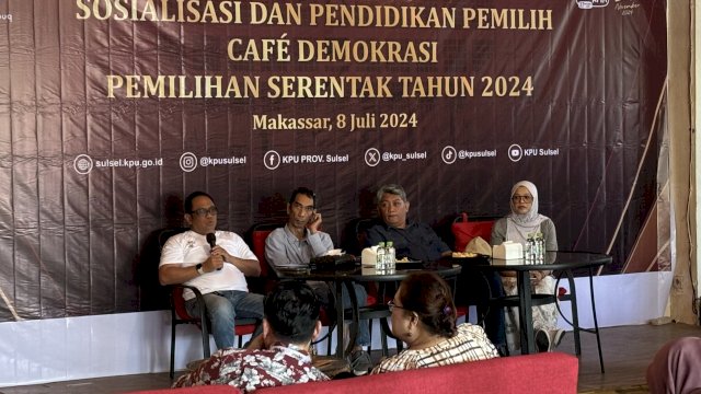 Kegiatan Cafe Demokrasi Pemilihan Serentak 2024 yang digelar KPU Sulsel di Red Corner Cafe, Jalan Yusuf Dg Ngawing, Makassar, Senin (8/7/2024). (Foto: Istimewa)
