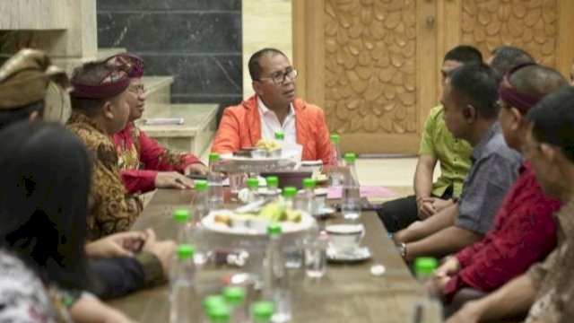 Wali Kota Makassar, Moh Ramdhan Pomanto menerima audiensi dari pengurus PHDI Sulsel di Jalan Amirullah, Kamis (23/5/2024). (Foto: Istimewa)