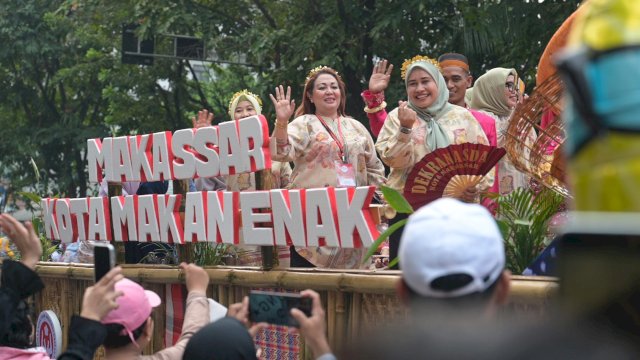 Dekranasda Kota Makassar turut ambil bagian dalam parade budaya yang diselenggarakan di Kota Solo, Rabu (15/5/2024). (Foto: Istimewa)