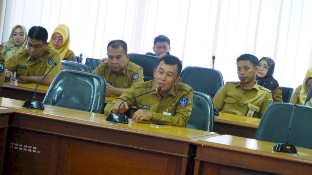 Sekretariat DPRD Sulsel mengikuti apel pagi secara virtual melalui zoom meeting di ruang rapat lantai 2 Gedung Tower DPRD Sulsel, Jalan Urip Sumoharjo, Makassar, Senin (15/7/2024). (Foto: Istimewa)