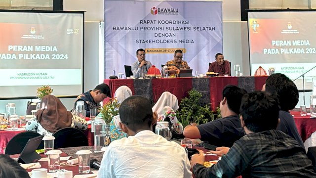 Bawaslu Sulawesi Selatan menggelar rapat koordinasi bersama stakeholder media di Hotel Novotel, Jalan Chairil Anwar, Makassar, Jumat (26/7/2024). (Foto: Istimewa)