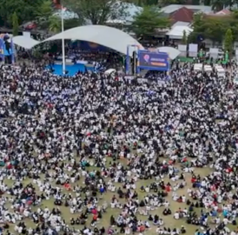Alun-alun Kota Parepare Jadi Lautan Manusia, Antusias Warga Hadiri Kegiatan Jalan Santai TSM Day