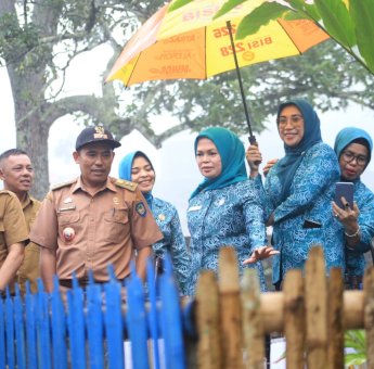 PKK Tombolopao Kenalkan Gerbang Daeng Sibali, Warga Diajak Kenal Olahan PMT