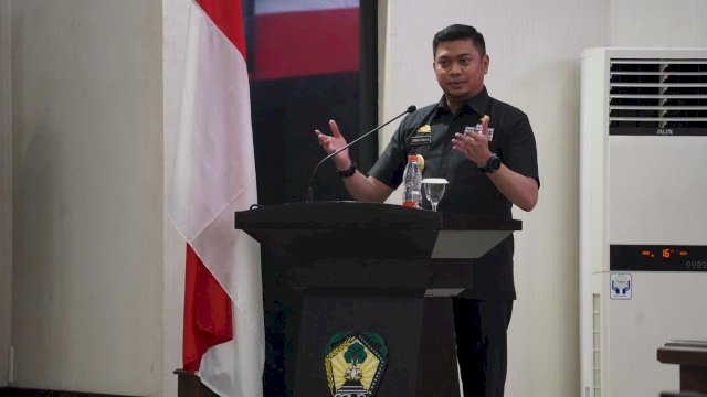 Bupati Gowa Adnan Purichta Ichsan di sela-sela Rapat Pemandangan Umum Fraksi-Fraksi DPRD Kabupaten Gowa, di Ruang Rapat Paripurna DPRD Kabupaten Gowa, kemarin. (Dok. Humas Gowa)