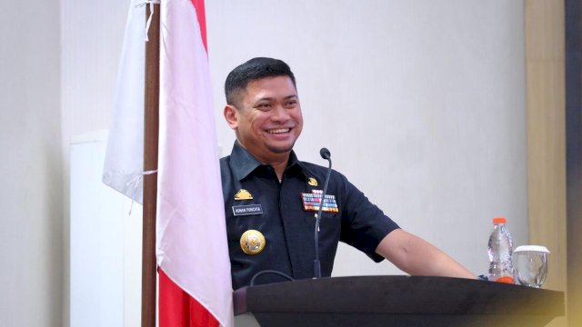 Bupati Gowa Adnan Purichta Ichsan saat memberikan sambutan usai menyerahkan Ranperda Pertanggungjawaban Pelaksanaan APBD TA 2023, di Ruang Rapat Paripurna, Kantor DPRD Kabupaten Gowa, kemarin. (Dok. Humas Gowa)
