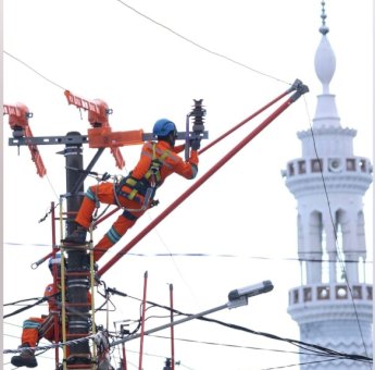 Tingkatkan Kewaspadaan, PLN Imbau Jaga Jarak Aman dari Jaringan Listrik