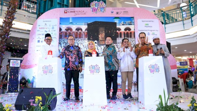 Head of Region Indonesia Timur dan Bali Nusra CIMB Niaga Ahmad S. Ilham (kedua kanan) saat menghadiri Pembukaan GEMDAY di MaRI Makassar, kemarin. (Dok. Istimewa)
