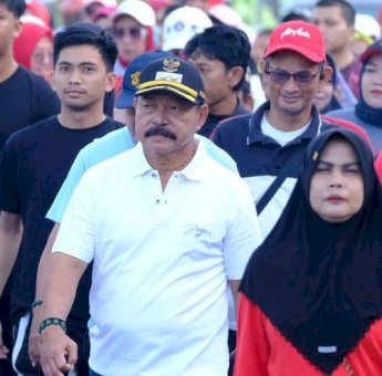 Jelang HUT RI, Wabup Gowa Bersama Warga Antusias Ikut Jalan Santai