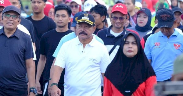 Jelang HUT RI, Wabup Gowa Bersama Warga Antusias Ikut Jalan Santai