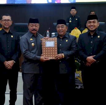 Wabup Gowa Serahkan Ranperda RPJPD 2025-2045 ke DPRD