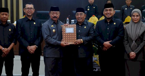 Wabup Gowa Serahkan Ranperda RPJPD 2025-2045 ke DPRD