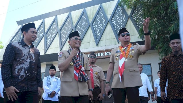 Penjabat (Pj) Gubernur Sulsel, Prof Zudan Arif Fakrulloh di sela-sela mengunjungi Lembaga Pendidikan Mahasantri (LPM) Pemkab Gowa, di Jalas Poros Takalar, Kecamatan Bajeng, kemarin. (Dok. Humas Gowa)