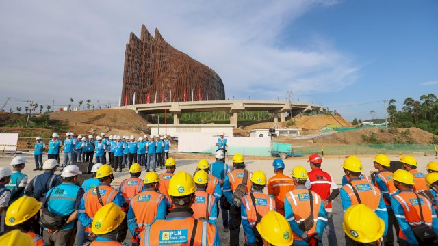 Suasana apel siaga kelistrikan HUT Kemerdekaan Ke-79 RI di Kawasan Inti Pusat Pemerintahan (KIPP) Ibu Kota Nusantara, Penajam Paser Utara, Jumat (16/08/2024). (Istimewa)