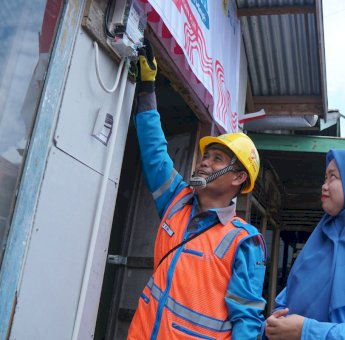 Ribuan Keluarga Nikmati Listrik Gratis, Indonesia Kian Terang di Perayaan Kemerdekaan