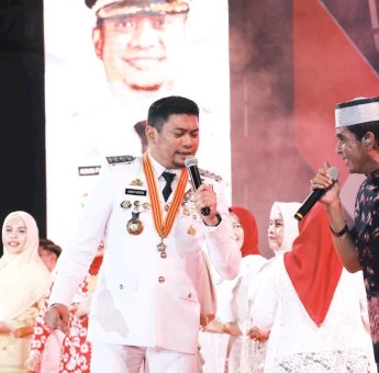 Warga Nikmati Penampilan Adnan-Ridwan Sau di Malam Kenegaraan HUT RI