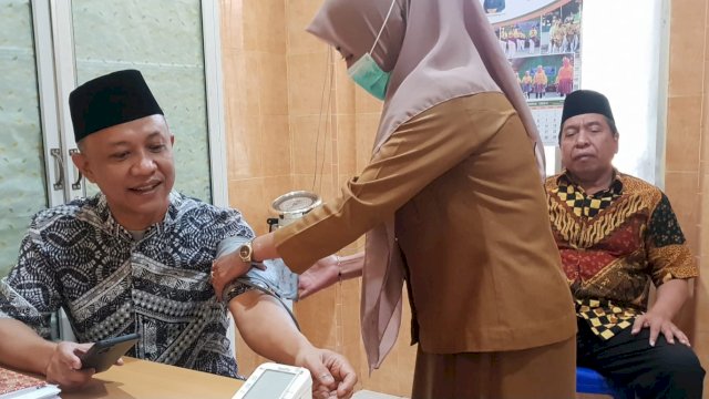 Pasangan calon Bupati dan Wakil Bupati Kepulauan Selayar, Natsir Ali-Muhtar menjalani pemeriksaan kesehatan di RSUD KH. Hayyung Selayar (Istimewa)