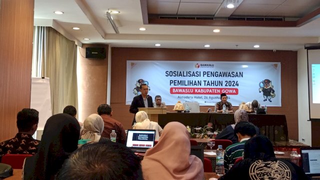 Anggota Bawaslu Kabupaten Gowa Juanto Avon saat memberikan sambutan dalam Sosialisasi Pengawasan Pemilihan Tahun 2024 Bawaslu Gowa, di Almadera Hotel, Sabtu, (24/08/2024). (Dok. Chaerani/Republiknews.co.id)