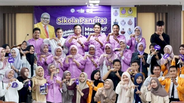 Ratusan mahasiswa UNM antusias mengikuti Sekolah Kebangsaan bertajuk Sekolah Panrita: Maccaki Mappile' yang digelar UPT LBK UNM bekerjasama Tular Nalar MAFINDO, di Gedung Menara Pinisi UNM, Senin, (26/08/2024) kemarin. (Dok. Istimewa)