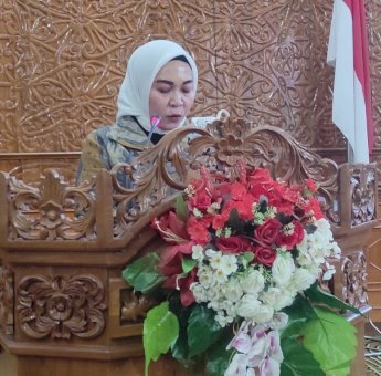 Fitriyani Sampaikan PU Fraksi PPP Terhadap Raperda Pertanggungjawaban Pelaksanaan APBD Kutim TA 2023