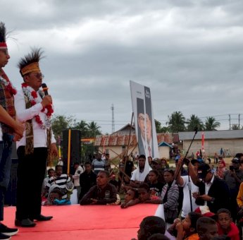 Lautan Massa Padati Deklarasi Paslon &lsquo;MARI&rsquo; di Merauke, Program Pembangunan Harus Sentuh Kebutuhan Warga