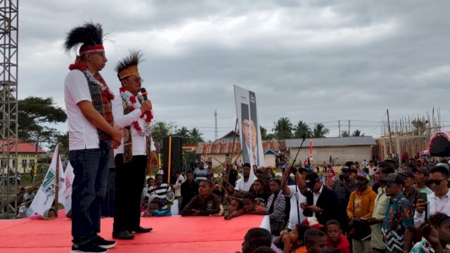 Deklarasi Paslon MARI di lapangan Yasa Mulya Tanah Miring, Kabupaten Merauke. (Foto: Hendrik Resi / Republiknews.co.id)