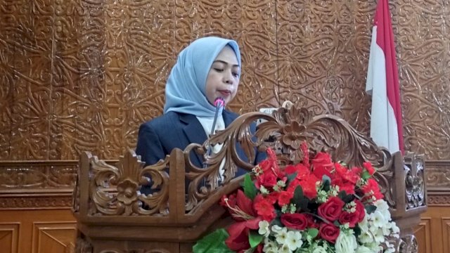 Anggota Fraksi AKB DPRD Kutai Timur, Mulyana, menyampaikan Pandangan Umum terhadap Raperda Pertanggungjawaban Pelaksanaan APBD Kutim Tahun Anggaran (TA) 2023, Kamis (13/06/2024). (Istimewa)