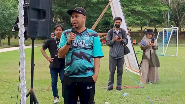 Anggota DPRD Kutai Timur, Ramadhani, membuka turnamen Ramadhani Cup II di Lapangan Swarga Bara, Town Hall Sangatta Utara, Jumat (21/6/2024). (Istimewa)