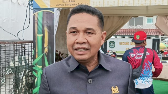 Ketua DPRD Kutai Timur, Joni, saat menghadiri pembukaan Pameran dan Bazar dalam rangka Musabaqoh Tilawatil Qur’an (MTQ) ke-XVII Kabupaten Kutim, Senin (24/06/2024). (Istimewa)