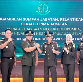 Hendra Syarbaini Resmi Digantikan Apreza Darul Putra sebagai Kajari Kepulauan Selayar