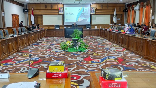 RDP DPRD Kutai Timur, membahas realisasi beasiswa dan fasilitas asrama mahasiswa Kutim di berbagai daerah yang dipimpin langsung anggota DPRD Kutim, Yan Ipui, Kamis (04/07/2024). (Istimewa)