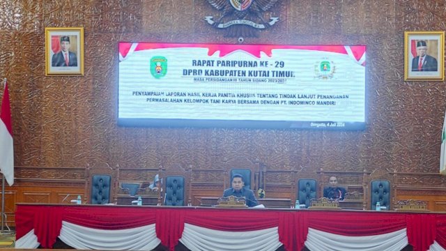 Rapat Paripurna ke-29 DPRD Kutai Timur membahas Penyampaian LHK Pansus terkait tindak lanjut Penanganan Permasalahan Poktan Karya Bersama dengan PT Indominco Mandiri, Kamis (04/07/2024). (Istimewa)