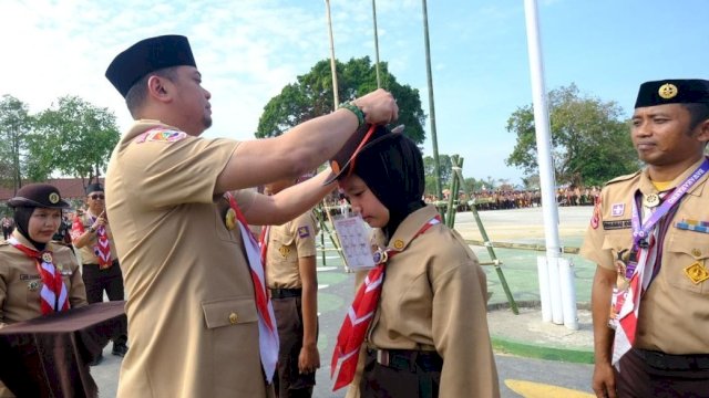 Ketua Majelis Pembimbing Cabang Gerakan Pramuka Kabupaten Gowa Adnan Purichta Ichsan, saat membuka Jambore Cabang (Jamcab) Gowa XIII Tahun 2024, di Bumi Perkemahan HM Yasin Limpo, Cadika, Kecamatan Bajeng, kemarin. (Dok. Humas Gowa)