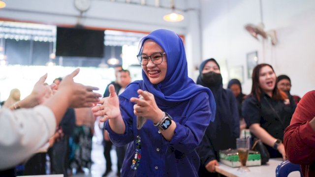 Bakal Calon Wakil Wali Kota Makassar, Rezki Mulfiati Lutfi bersilaturahmi dengan warga Kecamatan Tallo, Kota Makassar, Kamis (1/8/2024). (Foto: Istimewa)