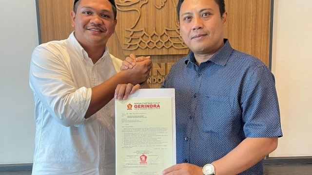 Bakal Calon Bupati Bantaeng, Fathul Fauzy Nurdin (kiri) saat menerima rekomendasi Partai Gerindra di Jakarta, Sabtu (3/8/2024). (Foto: Istimewa)