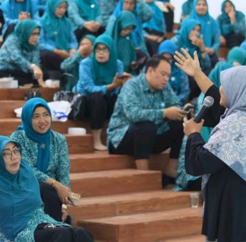 TP PKK Kota Makassar Dorong Gerakan Keluarga Cerdas Berinternet