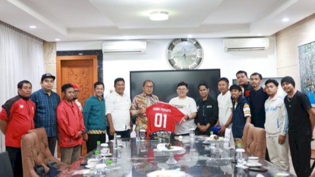 Presidium Nasional Suporter Seluruh Indonesia (PN-SSI) saat melakukan audiensi dengan Wali Kota Makassar, Moh Ramdhan Pomanto, Kamis (27/6/2024). (Foto: Istimewa)