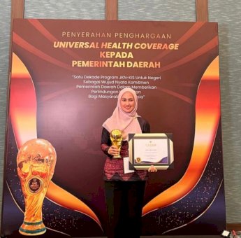 Bupati Luwu Utara Terima Penghargaan Universal Health Coverage