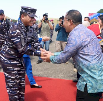 Danny Pomanto dan Indira Yusuf Ismail Sambut Kedatangan KSAL di Makassar
