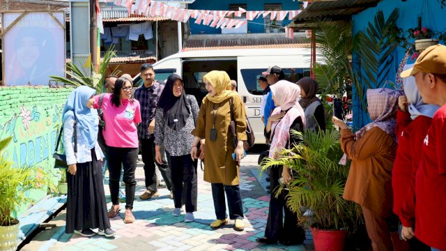 Kementerian Kominfo RI saat mengunjungi Lorong Wisata Niigata, Kelurahan Mangasa, Kecamatan Tamalate, Makassar, Sabtu (10/8/2024). (Foto: Istimewa)