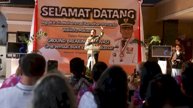 Wali Kota Makassar, Moh Ramdhan Pomanto melakukan peletakan batu pertama renovasi Gereja Bukit Zaitun di Jalan Opu Daeng Risadju, Makassar, Sabtu (10/8/2024). (Foto: Istimewa)