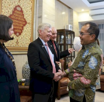 Danny Pomanto Jajaki Scholarship dengan Petinggi Universitas Charles Darwin