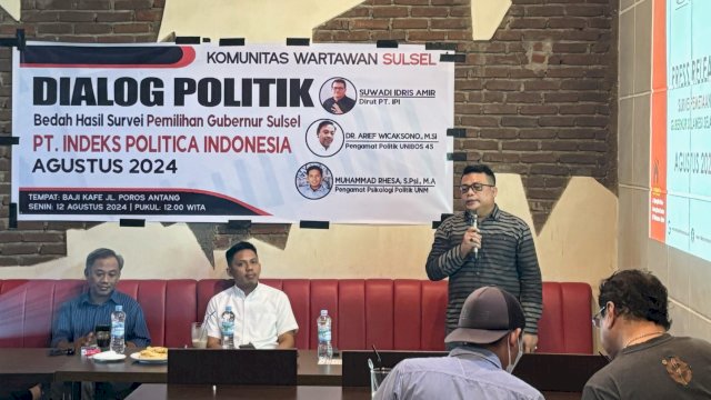 Indeks Politica Indonesia (IPI) saat merilis hasil survei terbarunya untuk Pilgub Sulsel 2024 di Baji Cafe, Jalan Tamangapa Raya, Manggala, Makassar, Senin (12/8/2024). (Foto: Istimewa)