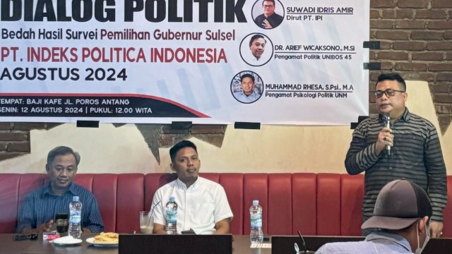 Indeks Politica Indonesia (IPI) saat merilis hasil survei terbarunya untuk Pilgub Sulsel 2024 di Baji Cafe, Jalan Tamangapa Raya, Manggala, Makassar, Senin (12/8/2024). (Foto: Istimewa)