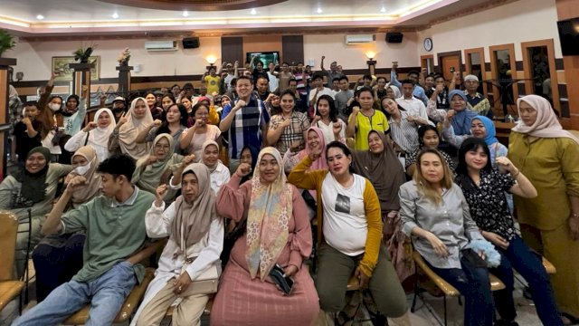 Anggota DPRD Sulawesi Selatan, Edward Wijaya Horas saat menggelar kegiatan pengawasan APBD Sulsel di Kelurahan Pisang Selatan, Kecamatan Ujung Pandang, Kota Makassar, Jumat (2/8/2024). (Foto: Istimewa)