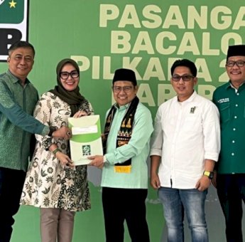 Diserahkan Muhaimin Iskandar, Duet Andi Ina-Abustan Resmi Kantongi Rekomendasi PKB Maju Pilkada Barru 2024