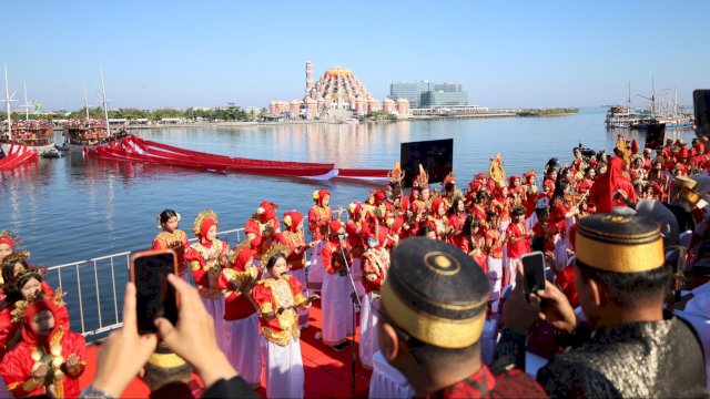 Suasana peringatan HUT RI ke-79 tahun yang digelar Pemkot Makassar di Anjungan Pantai Losari, Sabtu (17/8/2024). (Foto: Istimewa)
